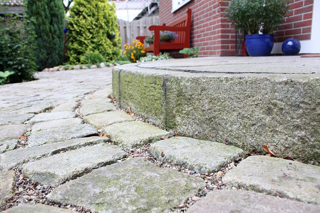 Natursteinarbeiten mit Granit und Sandstein › Reinhard Schäfer Garten